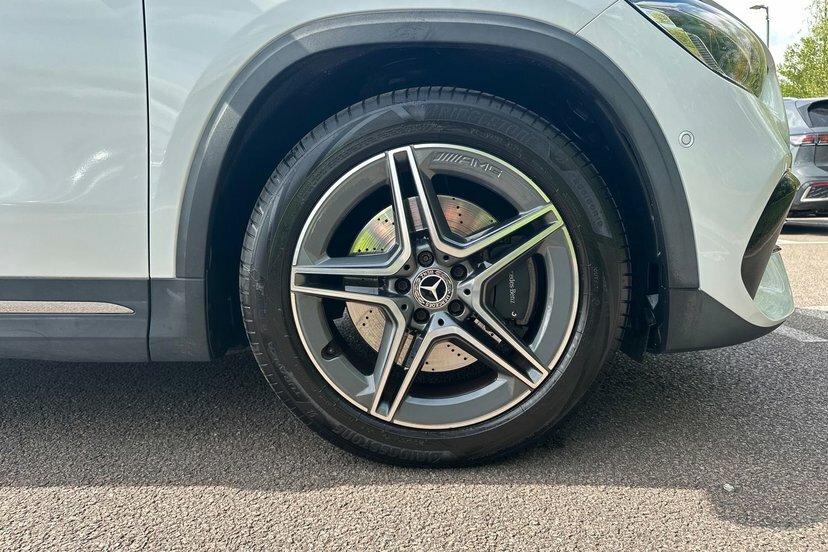 Mercedes-Benz GLA Class Gla250 Amg Line Premium Plus White #4