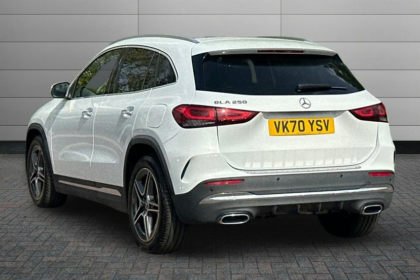 Mercedes-Benz GLA Class Gla250 Amg Line Premium Plus White #2
