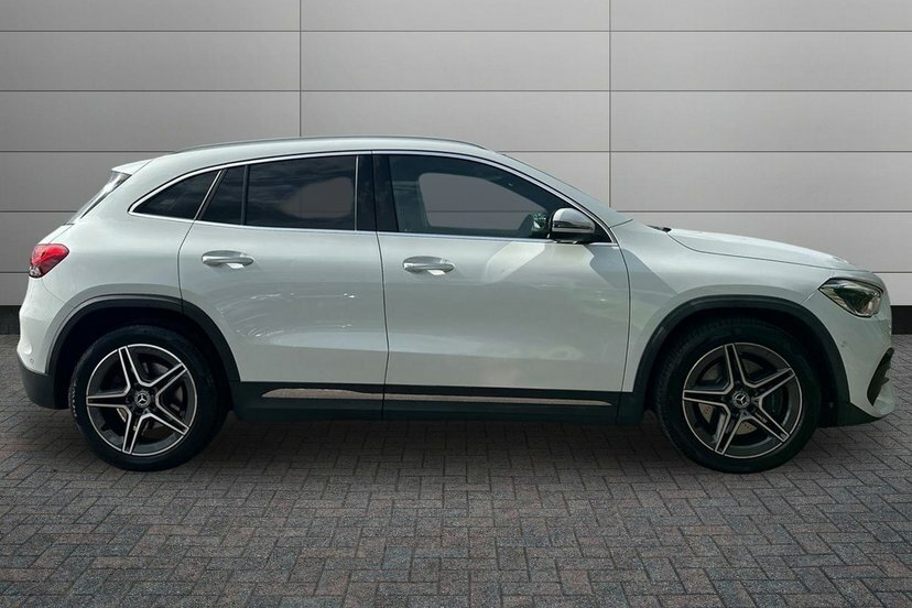 Mercedes-Benz GLA Class Gla250 Amg Line Premium Plus White #3