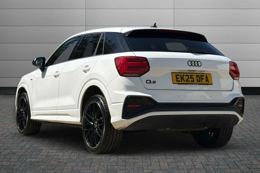 Audi Q2 1.0 Tfsi 30 Black Edition Suv 1 EK25DFA White #3