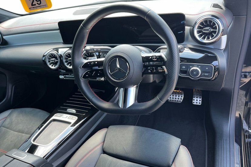 Mercedes-Benz CLA Class Cla180h Mhev Amg Line Executive Shooting Brake KP75TUJ Black #5