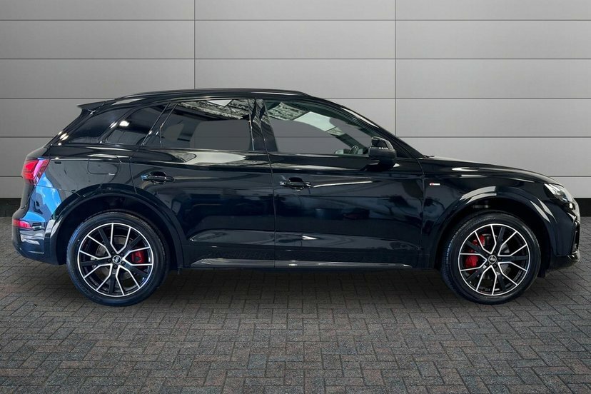 Audi Q5 2.0 Tdi 40 Edition 1 Suv S Tronic Quatt Black #4