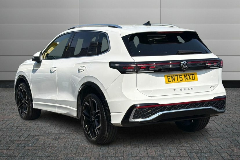 Volkswagen Tiguan 1.5 Etsi Mhev R-line Suv Hybrid Dsg 15 EN75NXD White #3