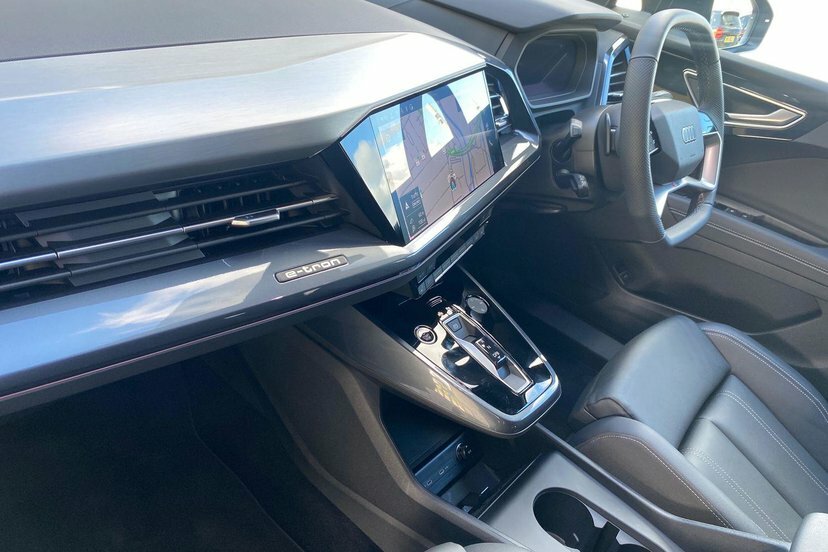 Audi Q4 E Tron 40 Black Edition Suv 63Kwh 204 EK26YCN Blue #2