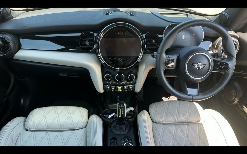 Mini Hatch Level 3 EJ72UUC Black #4