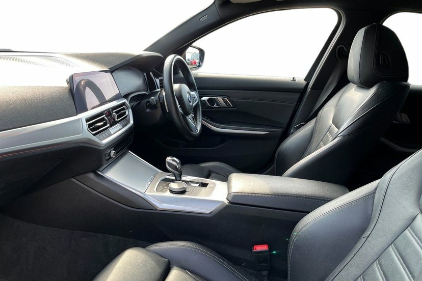 BMW 3 Series 2.0 320D M Sport Touring 190 Ps AJ69FFX Black #2