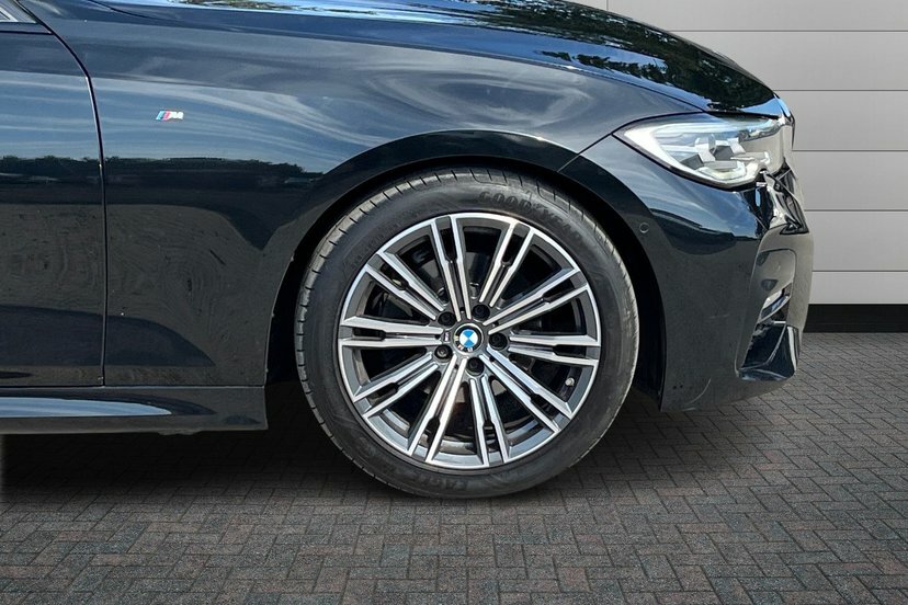 BMW 3 Series 2.0 320D M Sport Touring 190 Ps AJ69FFX Black #5