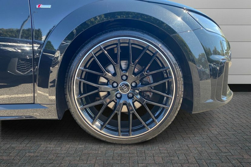 Audi TT 2.0 Tfsi 40 Black Edition Coupe S Troni BT23RVZ Black #5