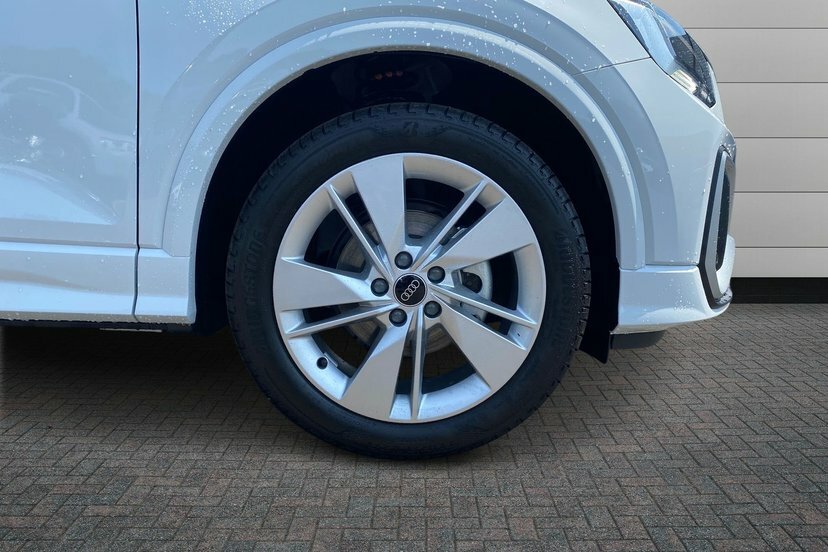 Audi Q2 1.0 Tfsi 30 S Line Suv 116 Ps WU26EXT White #5