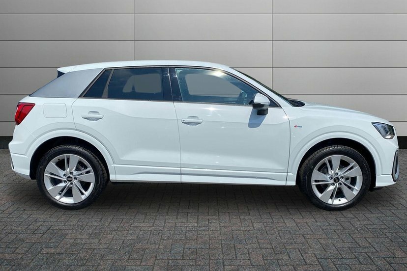 Audi Q2 1.0 Tfsi 30 S Line Suv 116 Ps WU26EXT White #4
