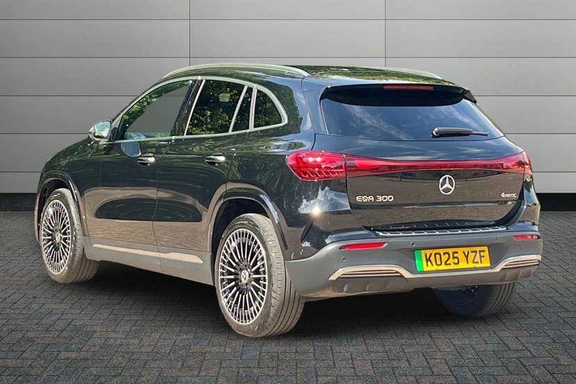 Mercedes-Benz EQA Eqa 300 70.5Kwh Amg Line Premium Suv Electri Black #2