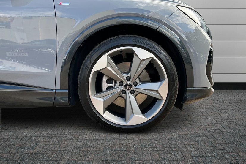 Audi Q4 E Tron 45 Black Edition Suv 82Kwh 286 Grey #5