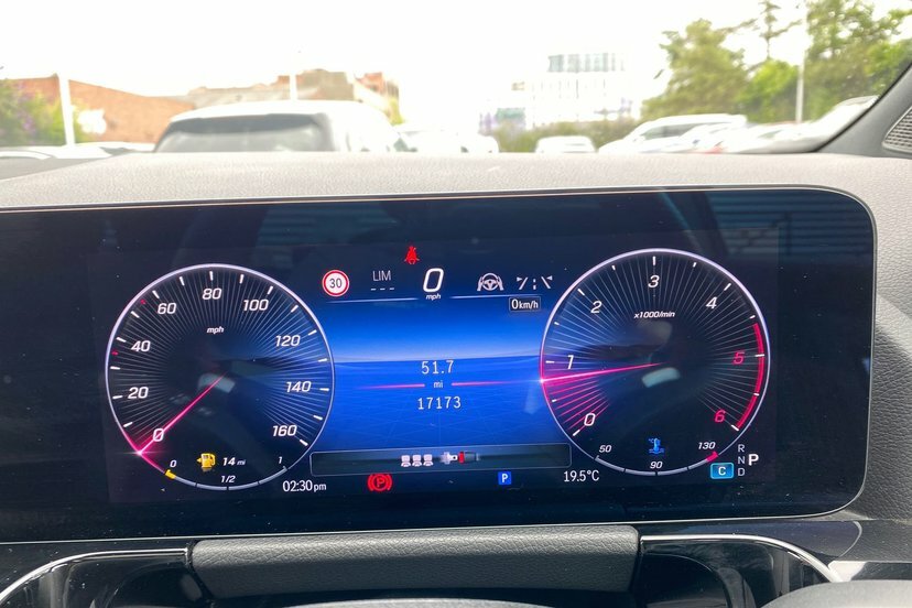 Mercedes-Benz GLA Class 2.0 Gla220d Amg Line Premium Plus Suv KN25DFX Grey #6