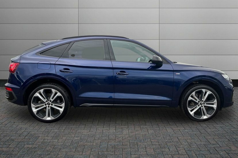 Audi Q5 2.0 Tdi 40 Black Edition Sportback S Tr EY74ZJN Blue #4