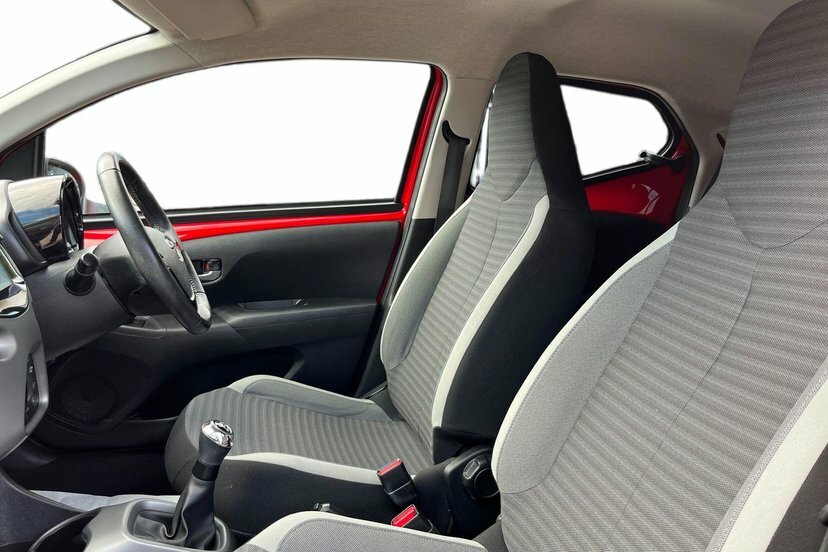 Toyota Aygo 1.0 Vvt-i X-trend Hatchback 71 Red #2