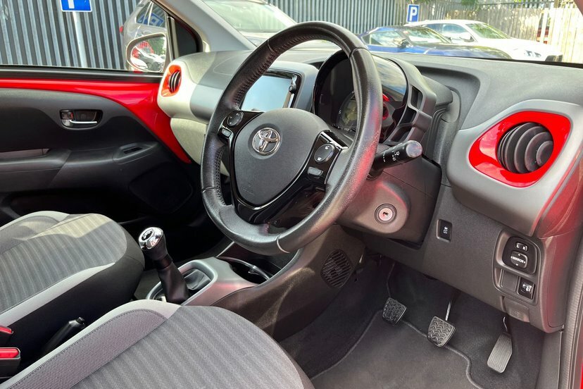 Toyota Aygo Vvt-i X-cite Purple #31