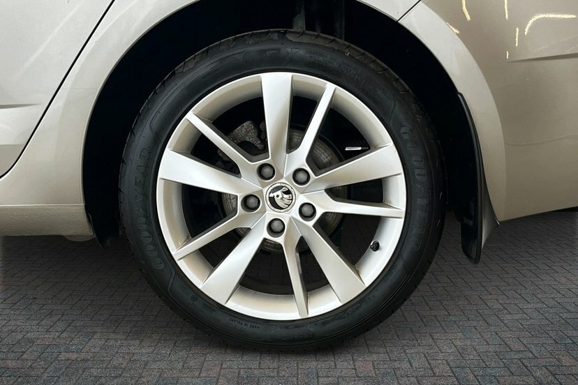 Skoda Octavia 2.0 Tdi Se L #5