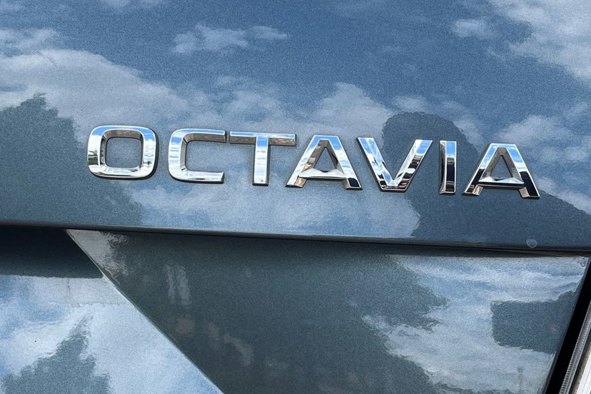 Skoda Octavia Estate 1.5 Tsi 150 Se Drive White #23