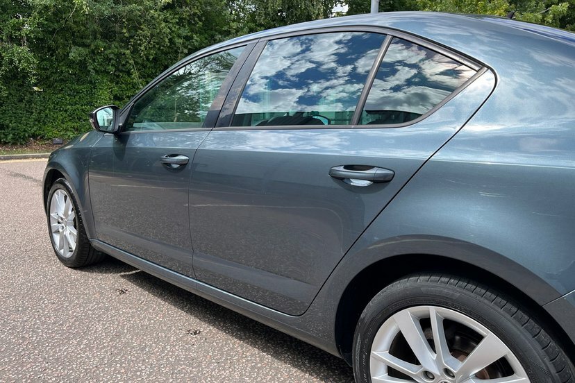 Skoda Octavia Estate 1.5 Tsi 150 Se Drive White #18