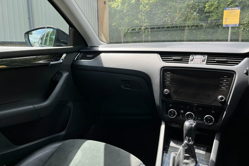Skoda Octavia Estate 1.5 Tsi 150 Se Drive White #29