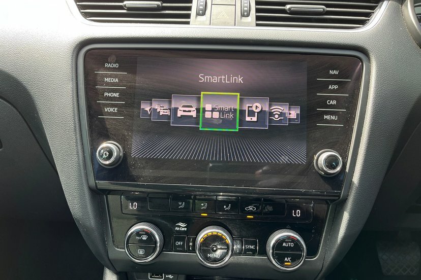 Skoda Octavia Estate 1.5 Tsi 150 Se Drive White #35