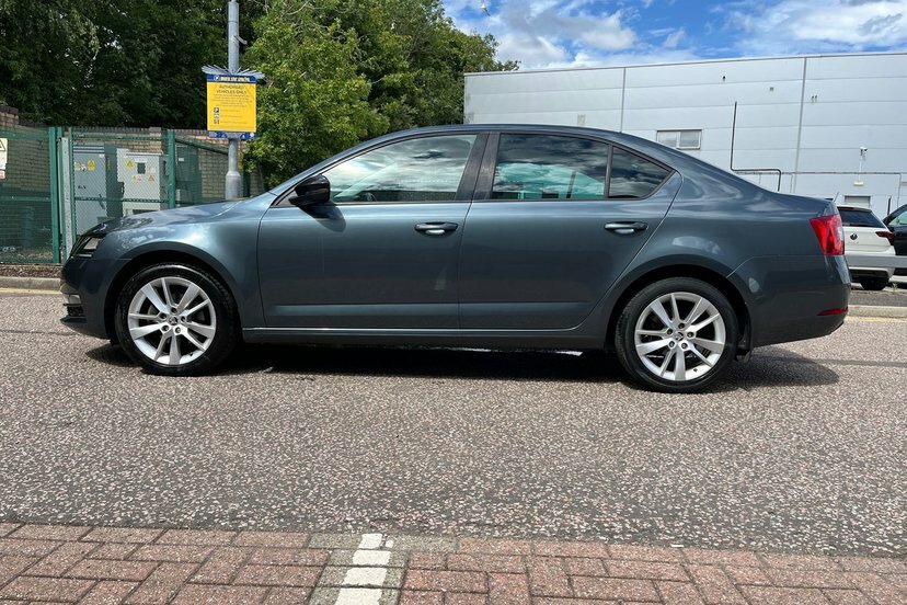 Skoda Octavia Estate 1.5 Tsi 150 Se Drive White #25