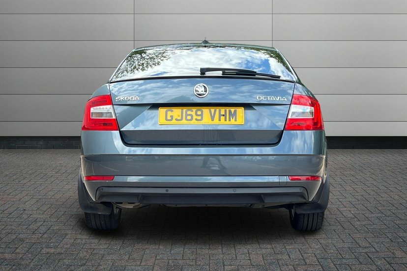 Skoda Octavia Estate 1.5 Tsi 150 Se Drive White #12