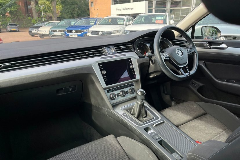 Volkswagen Passat 2.0 Tdi Se Nav Scr 150Ps Estate Black #18