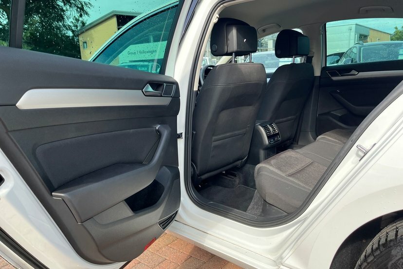 Volkswagen Passat 2.0 Tdi Se Nav Scr 150Ps Estate Black #20