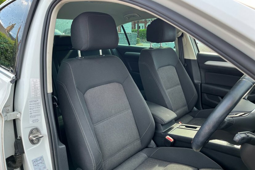Volkswagen Passat 2.0 Tdi Se Nav Scr 150Ps Estate Black #16