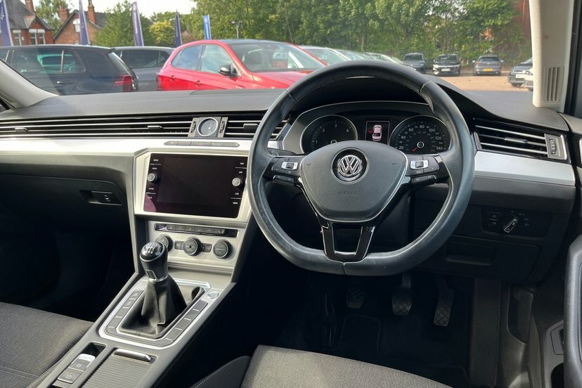 Volkswagen Passat 2.0 Tdi Se Nav Scr 150Ps Estate Black #19