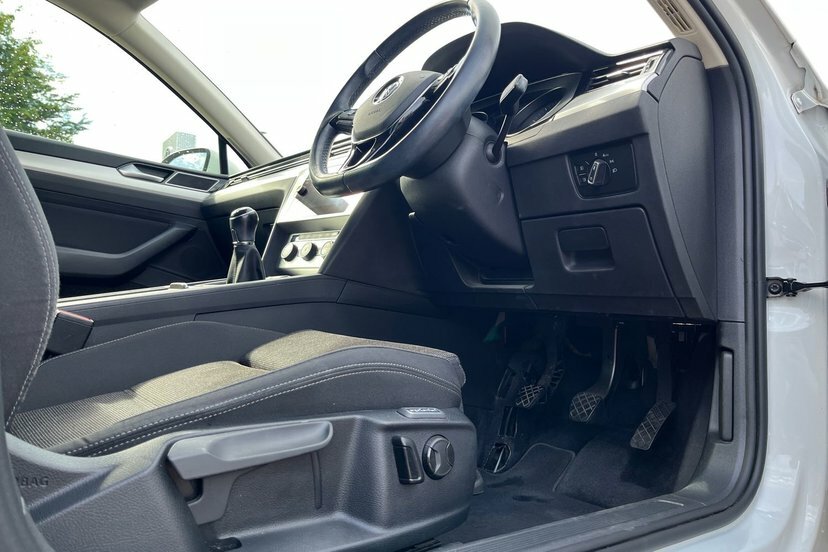 Volkswagen Passat 2.0 Tdi Se Nav Scr 150Ps Estate Black #15