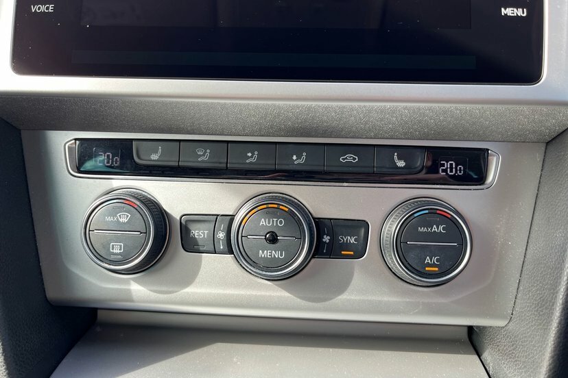 Volkswagen Passat 2.0 Tdi Se Nav Scr 150Ps Estate Black #9