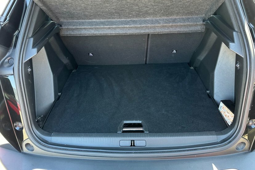 Peugeot e-2008 Suv 50Kwh 136 Gt Au Grey #8