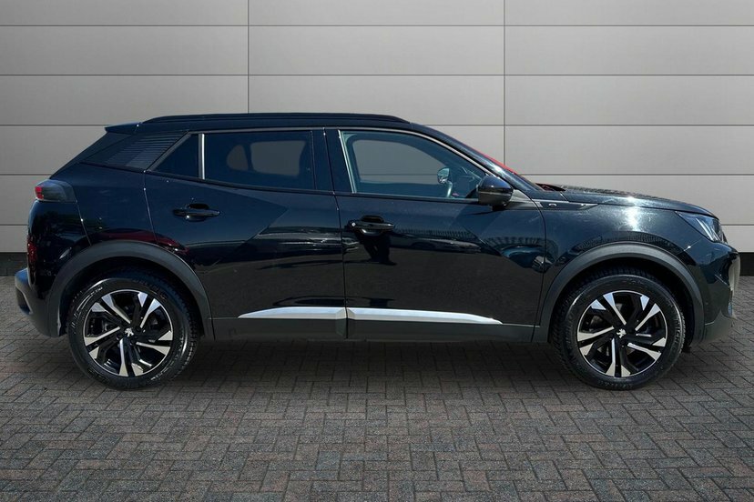 Peugeot e-2008 50Kwh Gt Suv 136 Ps Black #4