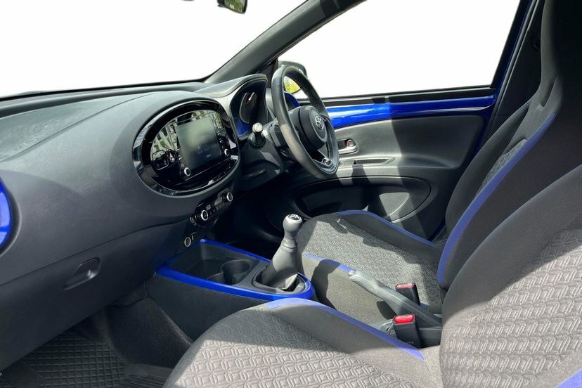 Toyota Aygo X 1.0 Vvt-i Edge Hatchback 72 Ps Blue #2