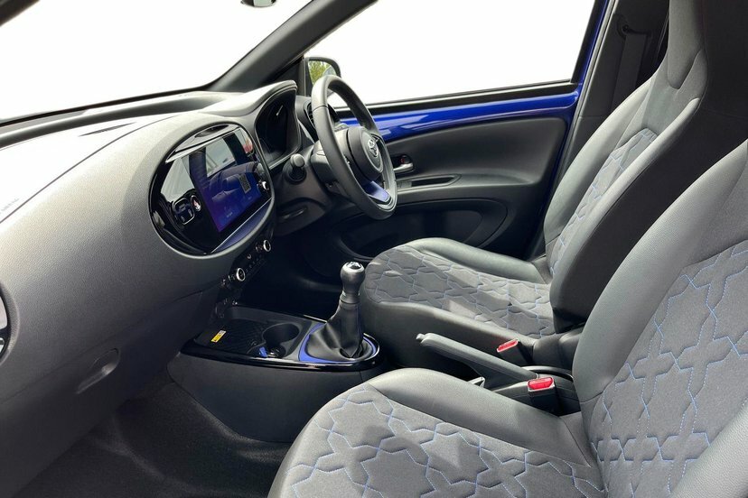 Toyota Aygo X 1.0 Vvt-i Exclusive Hatchback 7 Blue #2