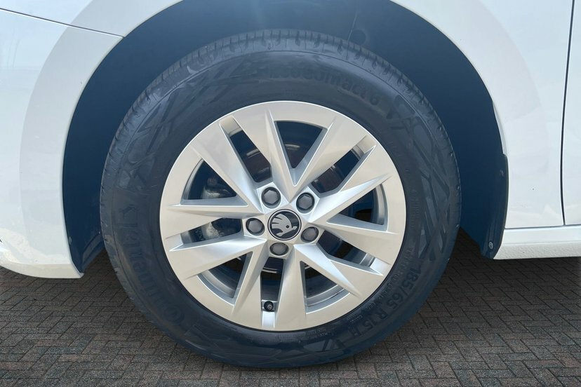 Skoda Fabia 1.0 Tsi Se Edition Hatchback 95 White #5