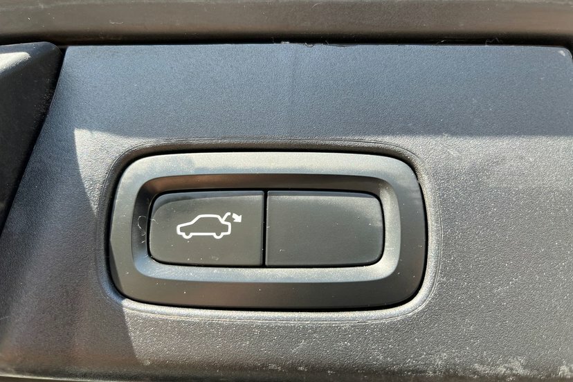 Volvo V90 D4 R-design Adaptive Cruise, Heated Seats, Park A White #13