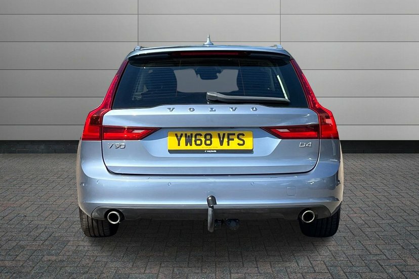 Volvo V90 D4 R-design Adaptive Cruise, Heated Seats, Park A White #12