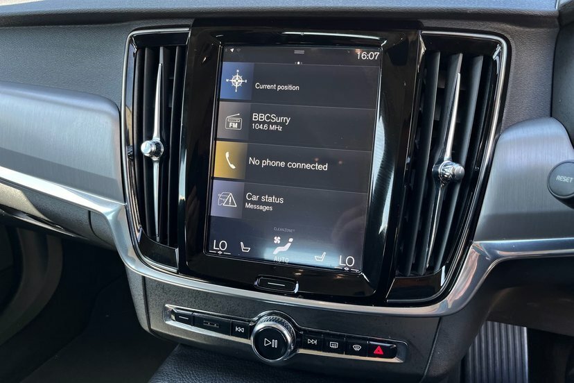 Volvo V90 D4 R-design Adaptive Cruise, Heated Seats, Park A White #15
