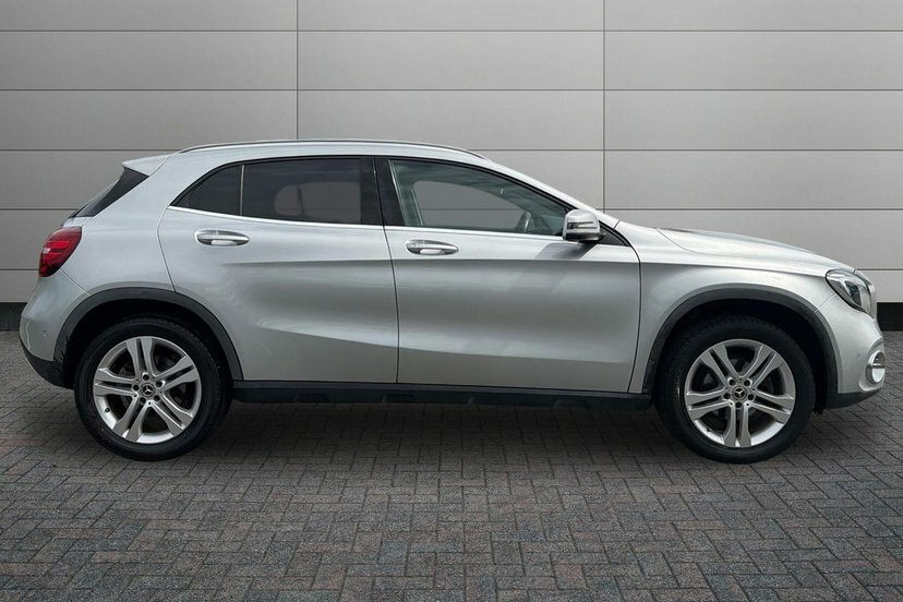 Mercedes-Benz GLA Class Gla220d Sport Premium Plus Suv Silver #3