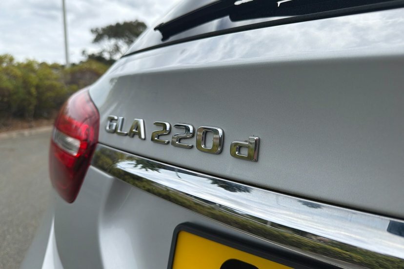 Mercedes-Benz GLA Class 220D Amg Line Suv 7G-dct 4Matic Euro 6 White #13
