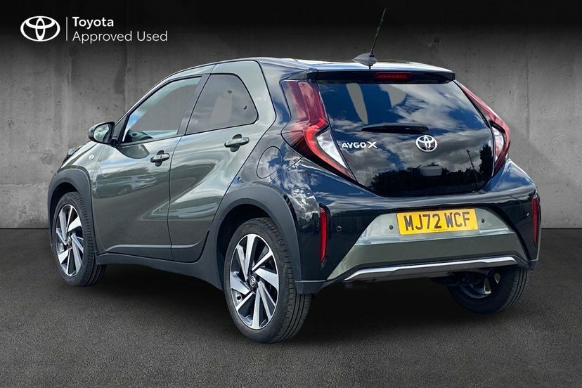 Toyota Aygo X 1.0 Vvt-i Exclusive Hatchback X-shift Black #4