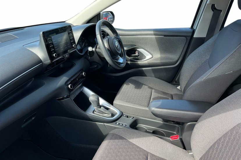 Toyota Yaris 1.5 Vvt-h Icon Hatchback Hybrid E-cvt Silver #2