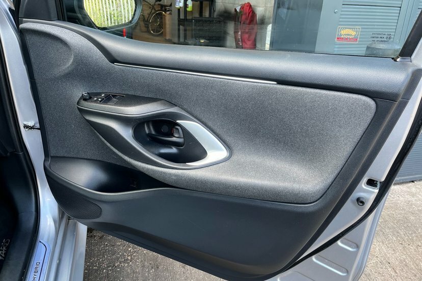Toyota Yaris 1.5 Vvt-h Dynamic E-cvt Euro 6 Ss Grey #11