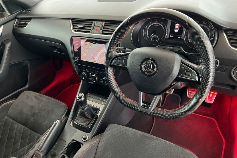 Skoda Octavia Octavia Hatch Vrs 2.0 Tsi 245 Ps 6G Man Red #5