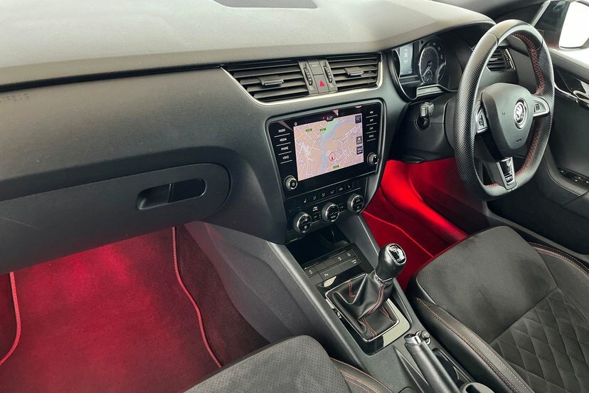 Skoda Octavia Octavia Hatch Vrs 2.0 Tsi 245 Ps 6G Man Red #2