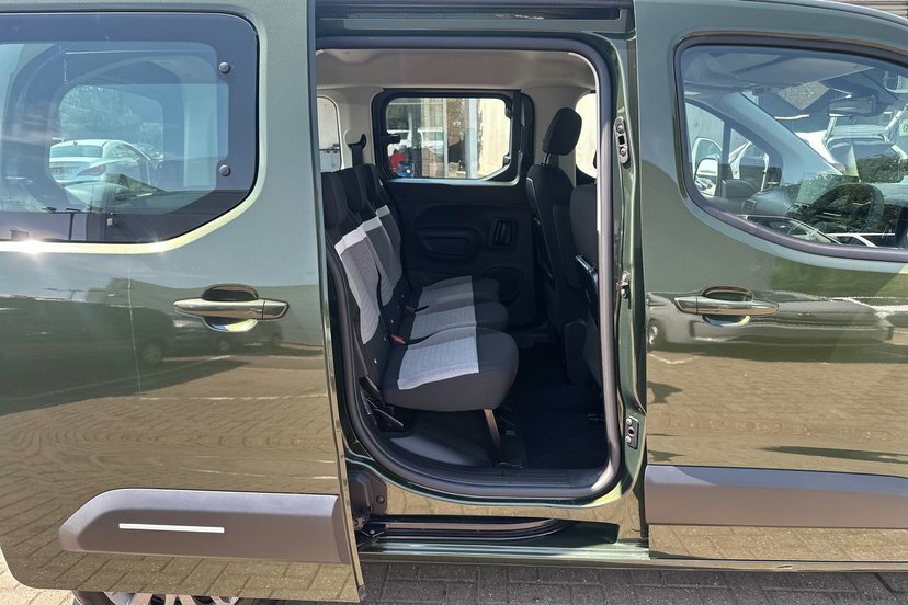 Citroen e-Berlingo 50Kwh Flair XL 7.4Kw Charger #14
