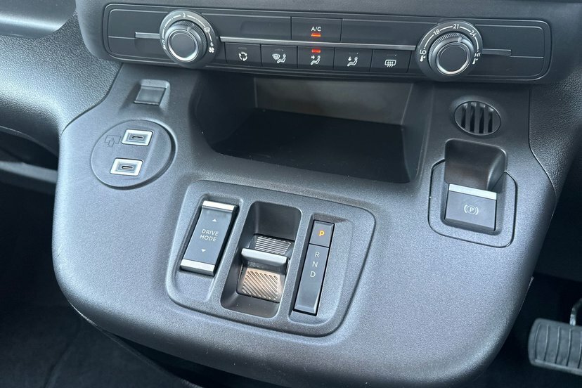 Citroen e-Berlingo 50Kwh Flair XL 7.4Kw Charger #8